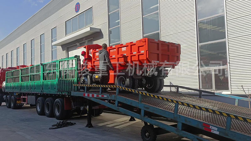  2台8吨井下自卸车矿车UQ-8发货河南